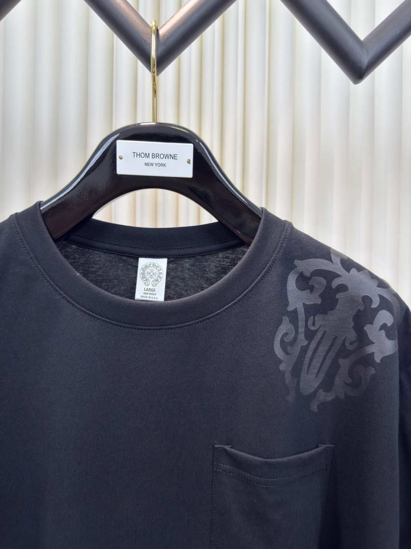 P240 Chrome Hearts/Vine Sword Phantom Cross Short Sleeves Authentic Open Edition - Physical Counter - Top Luxury Quality 🆚 Instant sale of all editions on the market Fabric is made of 26 weave 200g cotton material Printing is done with hand glue printing Customized accessories Size S M L